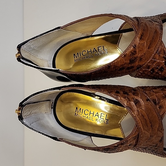 Michael Kors Sandal - Picture 7 of 10